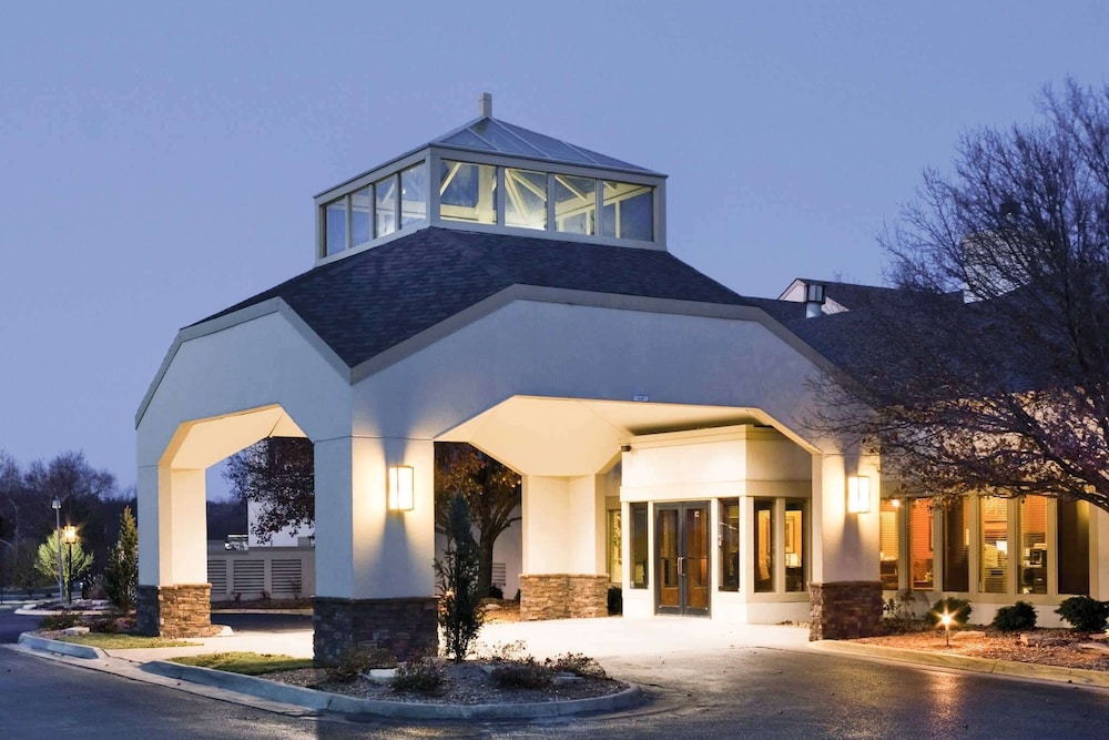 Quality Inn & Suites Albuquerque Midtown - University Area
