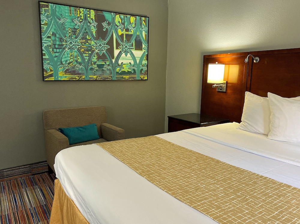 Travelodge by Wyndham Bloomington