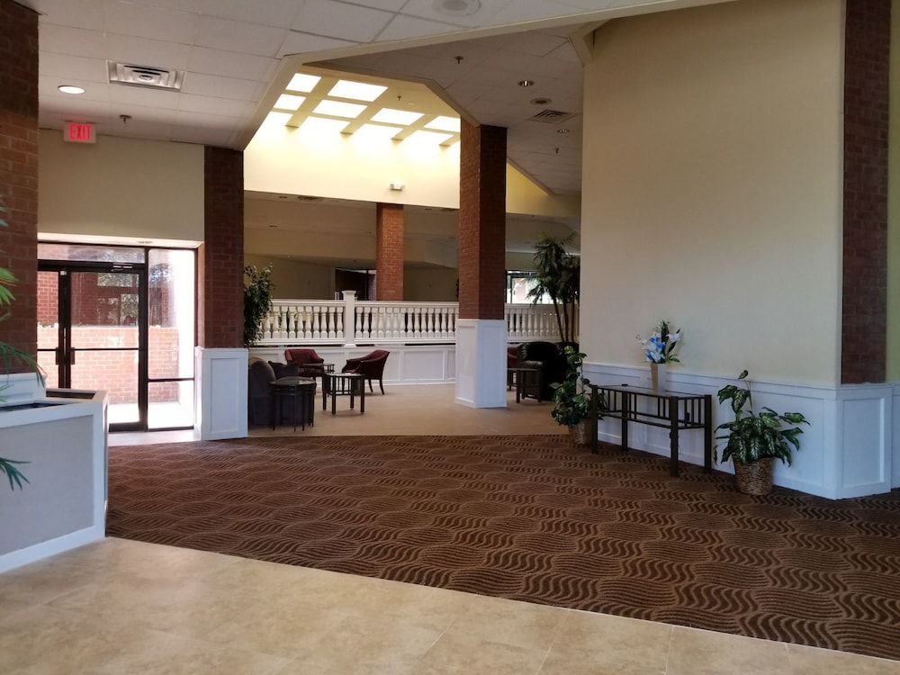 Days Inn & Suites by Wyndham Tallahassee Conf Center I-10