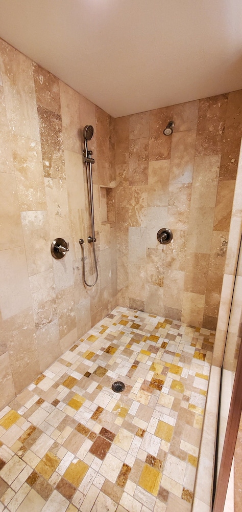 Best Western Plus Northwoods Inn