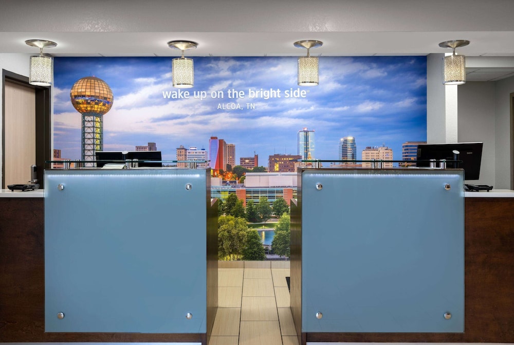 La Quinta Inn & Suites by Wyndham Knoxville Airport