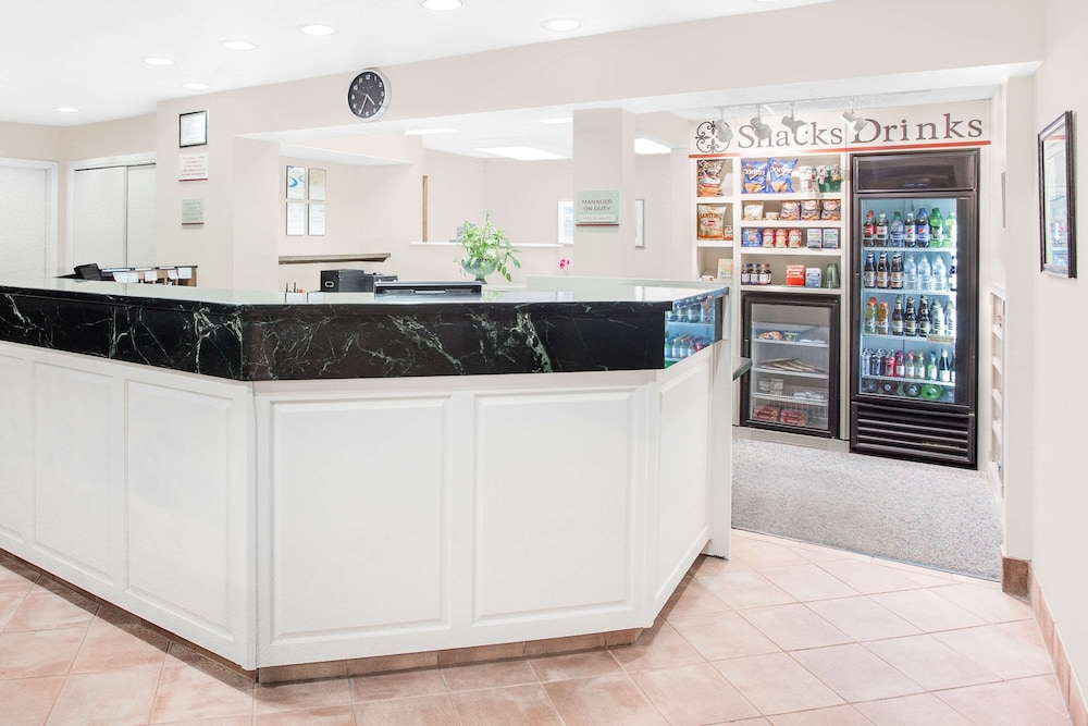 Hawthorn Extended Stay by Wyndham Green Bay