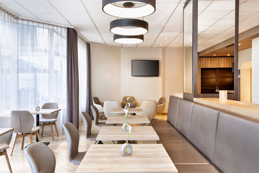 H+ Hotel Köln Brühl photo 3