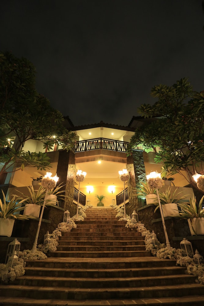 Grand Tropic Suites Hotel photo 2