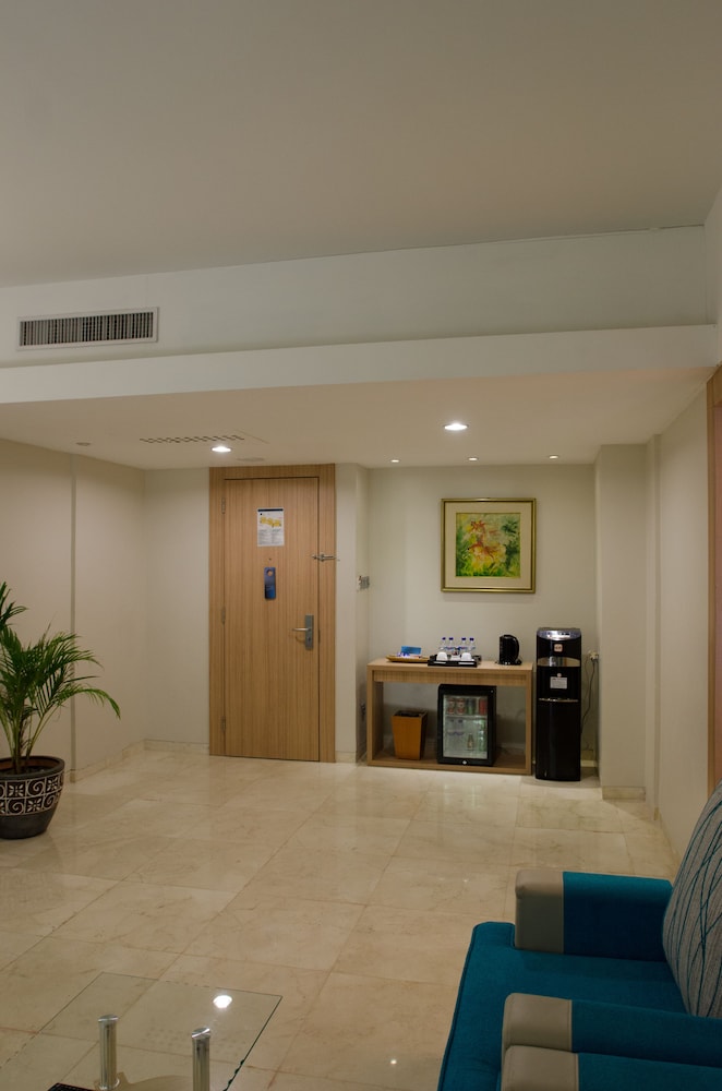Grand Tropic Suites Hotel photo 3
