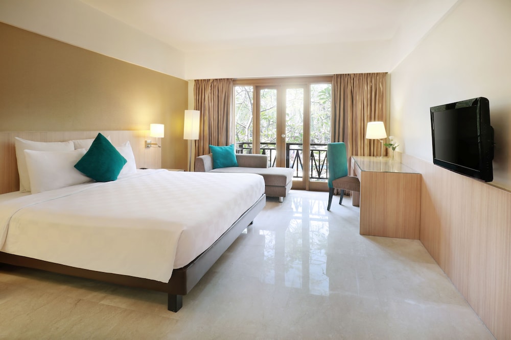 Grand Tropic Suites Hotel photo 4