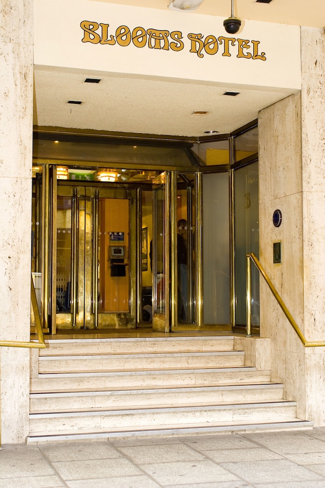 Blooms Hotel