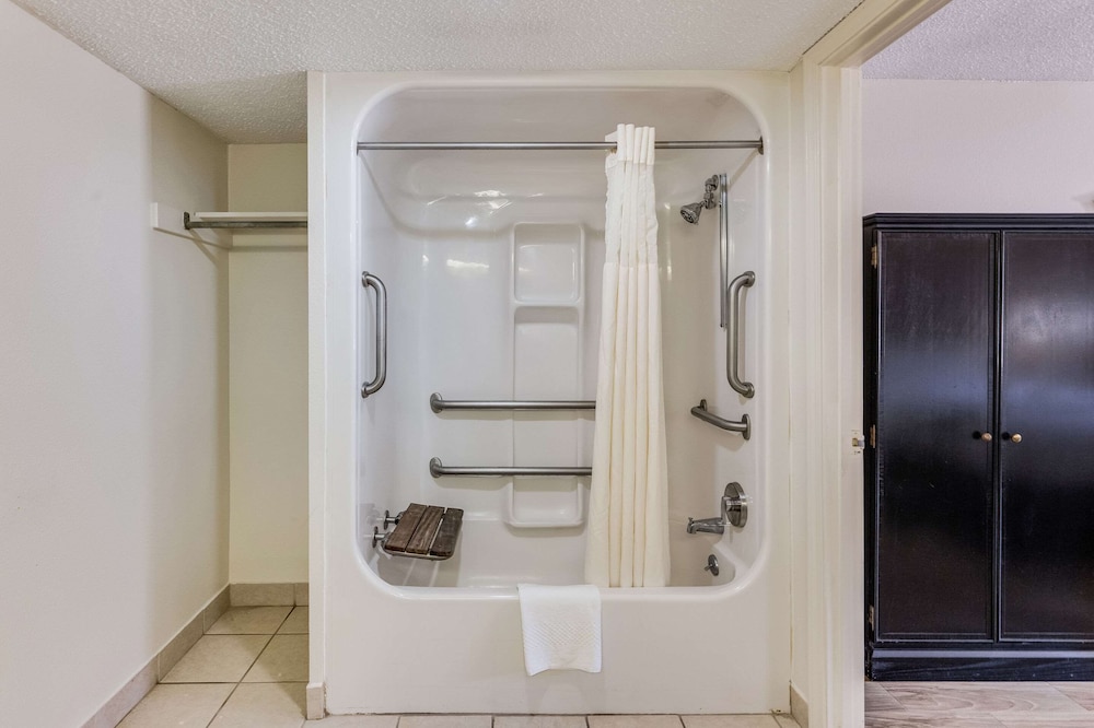 Quality Inn & Suites Hot Springs-Lake Hamilton