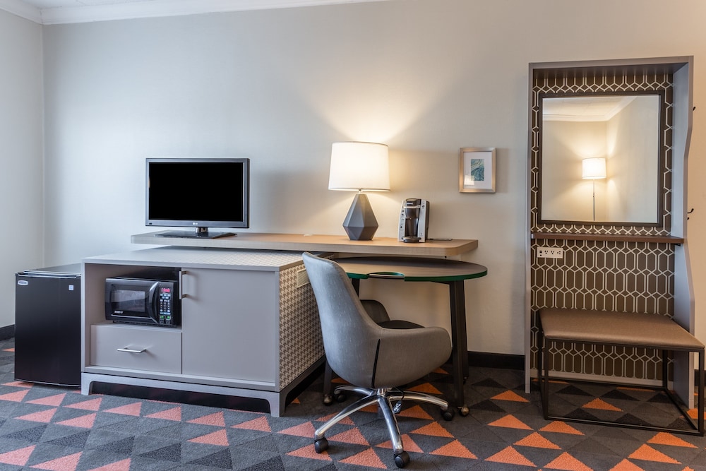 Holiday Inn Philadelphia South - Swedesboro by IHG