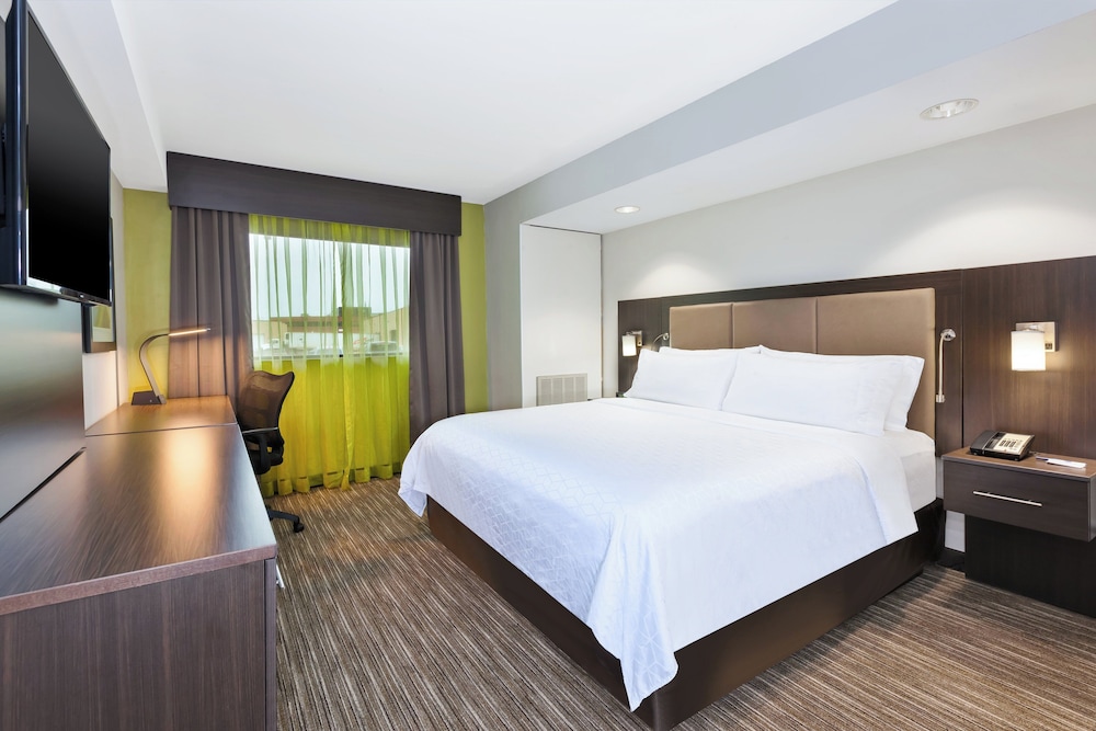 Holiday Inn Express Winnipeg Airport - Polo Park by IHG