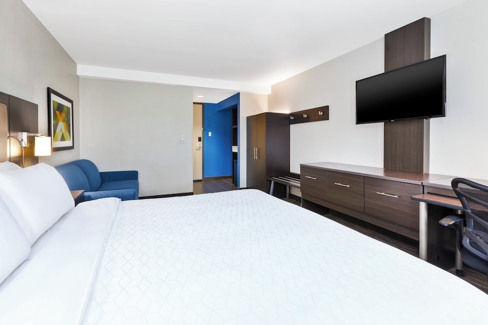 Holiday Inn Express Winnipeg Airport - Polo Park by IHG