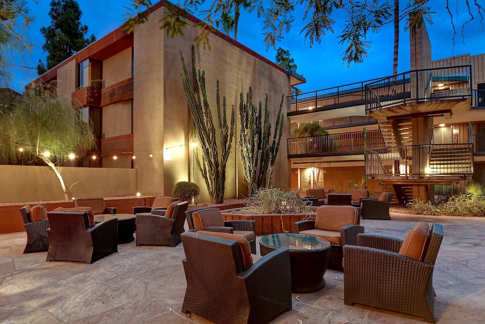 Doubletree By Hilton Phoenix Tempe photo 2
