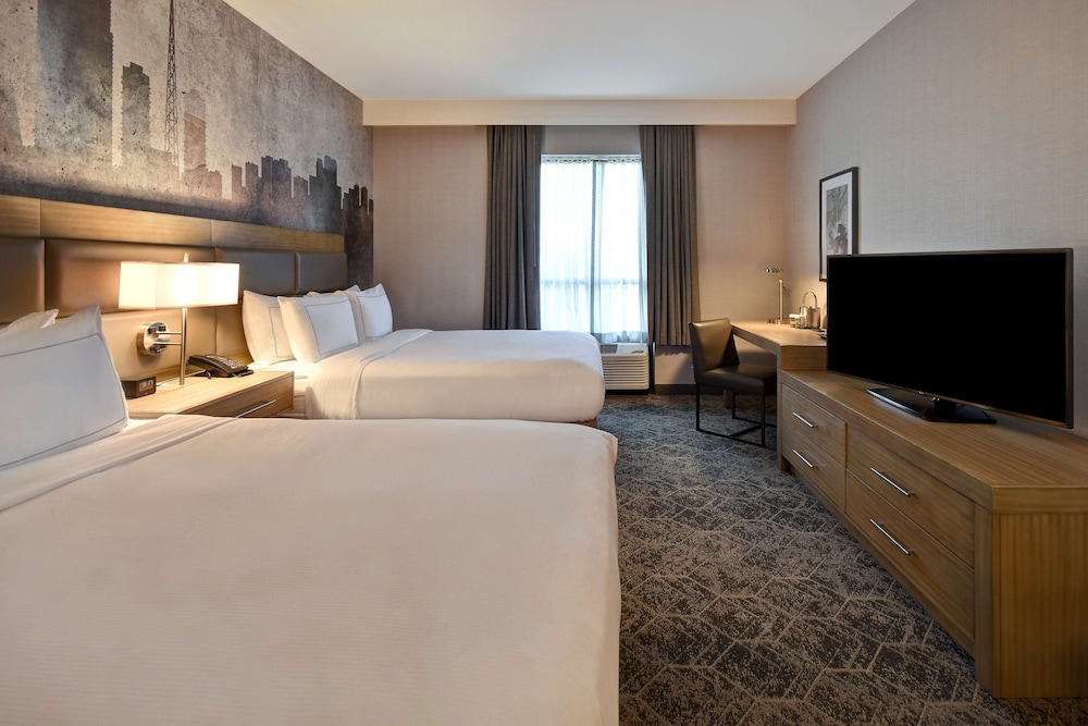 DoubleTree by Hilton St. Louis Airport