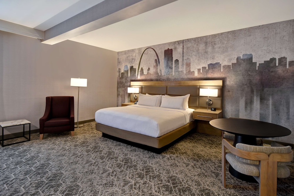 DoubleTree by Hilton St. Louis Airport