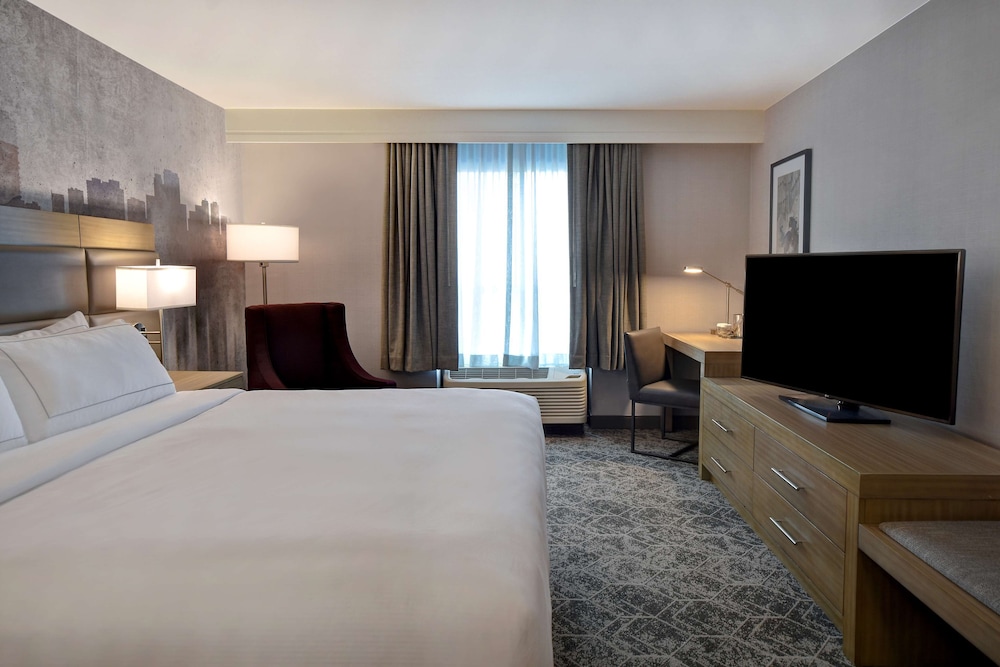 DoubleTree by Hilton St. Louis Airport