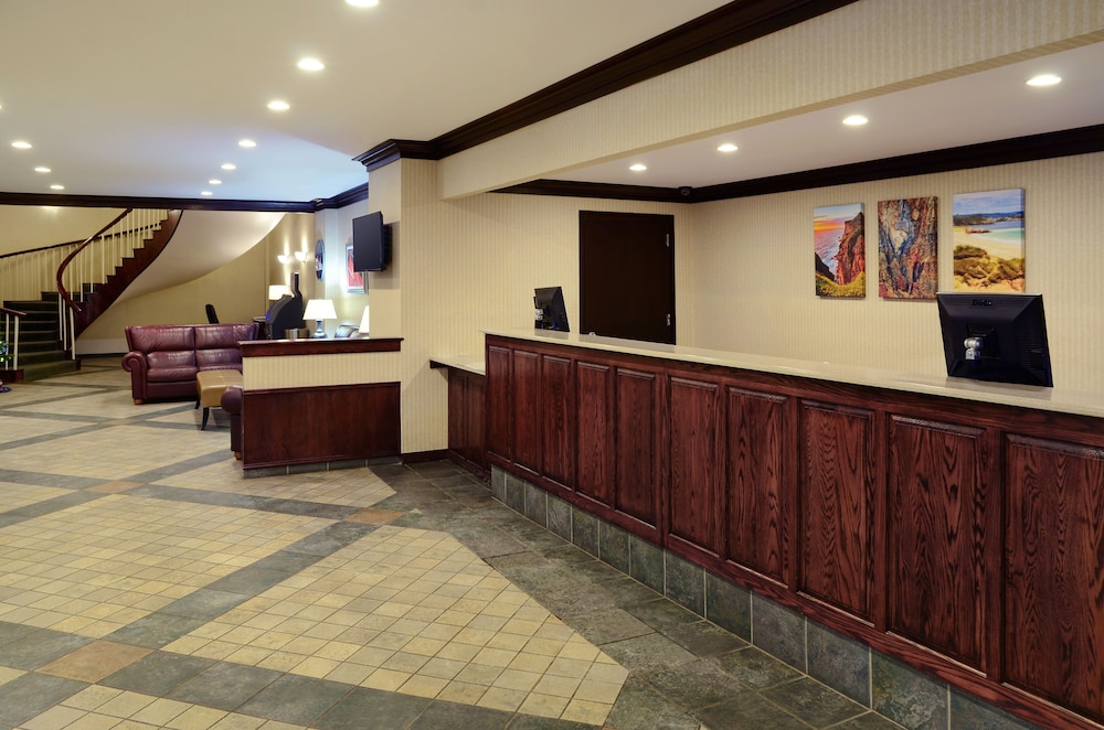 Greenwood Inn & Suites photo 2