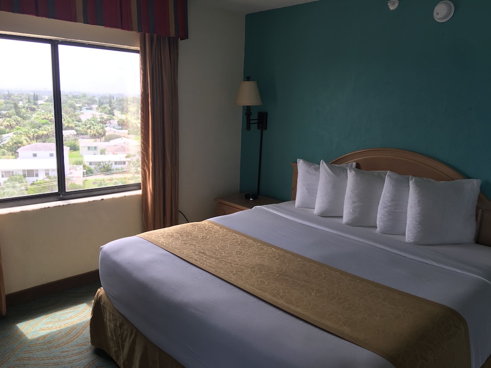 Tropical Winds Oceanfront Hotel