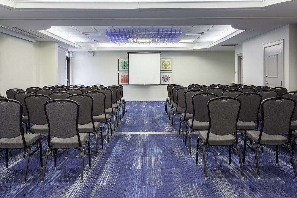 Holiday Inn Express & Suites Mississauga-Toronto Southwest by IHG photo 3