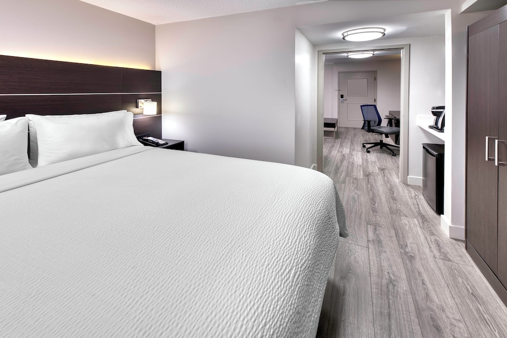 Holiday Inn Express & Suites Mississauga-Toronto Southwest by IHG photo 4