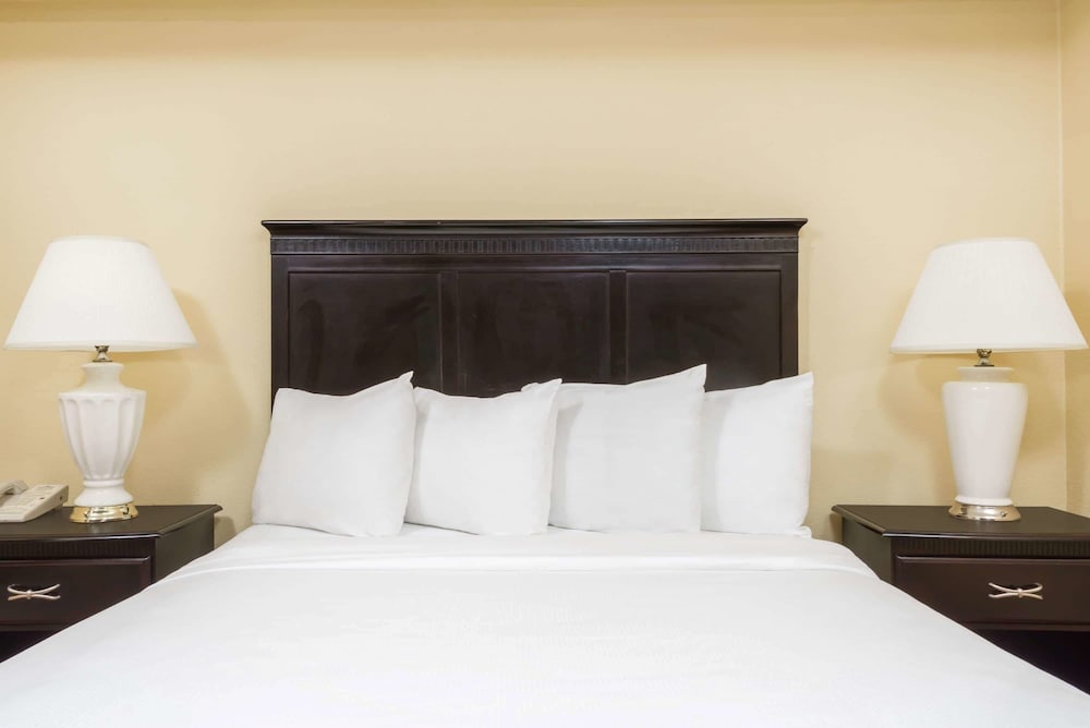 Hawthorn Extended Stay by Wyndham Columbus North