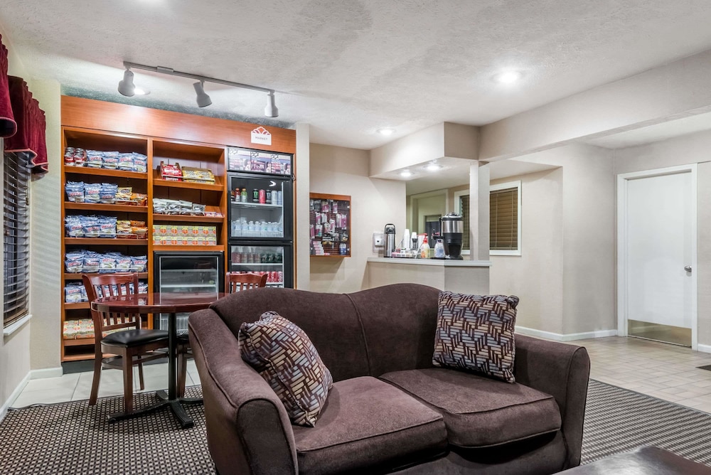 Hawthorn Extended Stay by Wyndham Columbus North