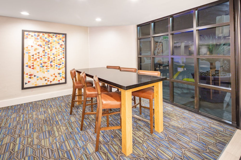 Holiday Inn Express San Diego Airport - Old Town by IHG