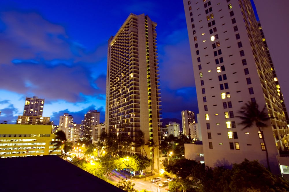 Waikiki Beach Marriott Resort & Spa photo 2