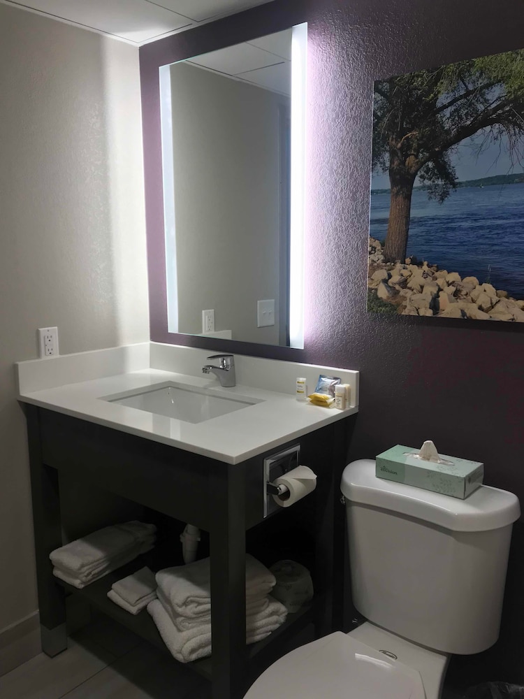 La Quinta Inn by Wyndham Davenport & Conference Center