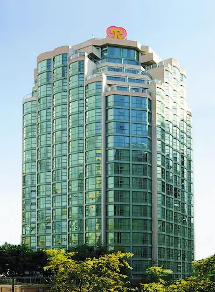 Rosedale On Robson Suite Hotel