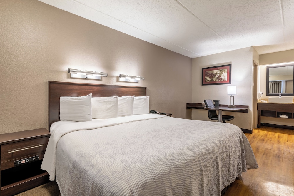 Red Roof Inn PLUS+ Nashville Airport