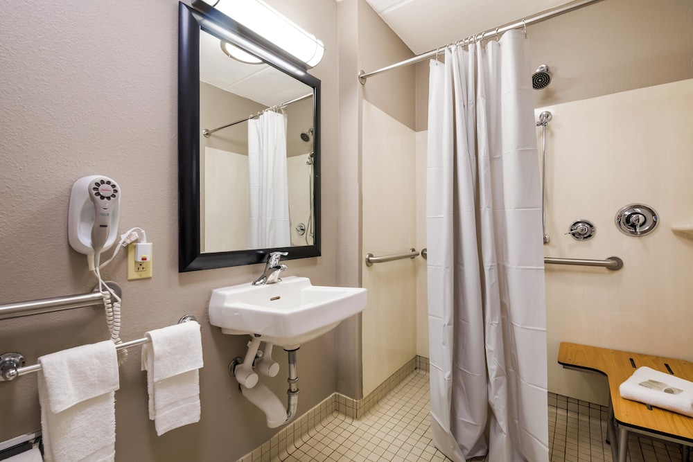Red Roof Inn PLUS+ Nashville Airport