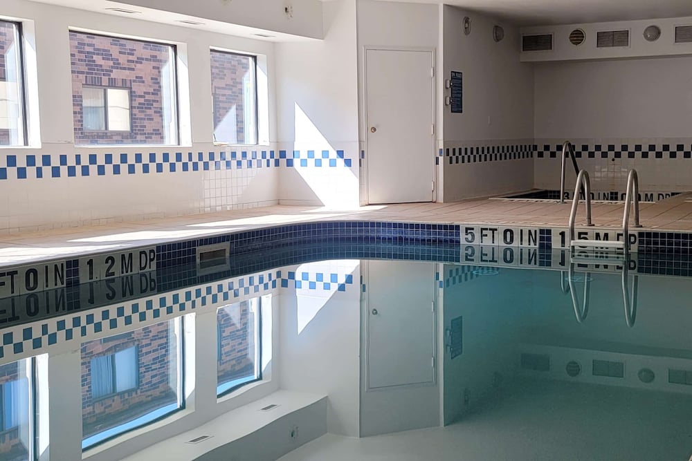 Travelodge by Wyndham Fargo West Acres