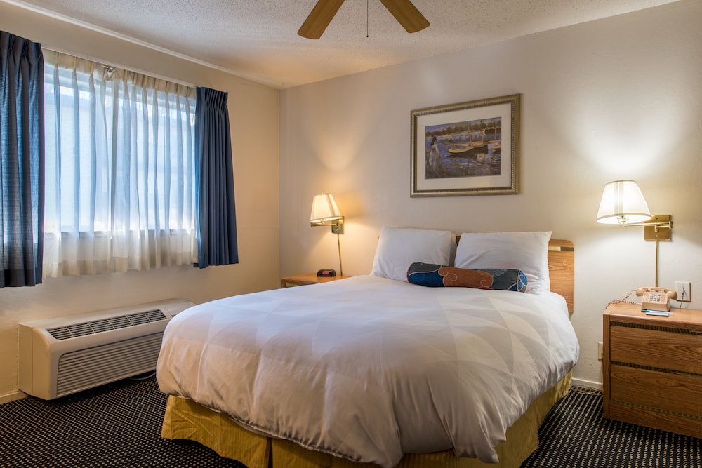 Coral Reef Inn & Suites