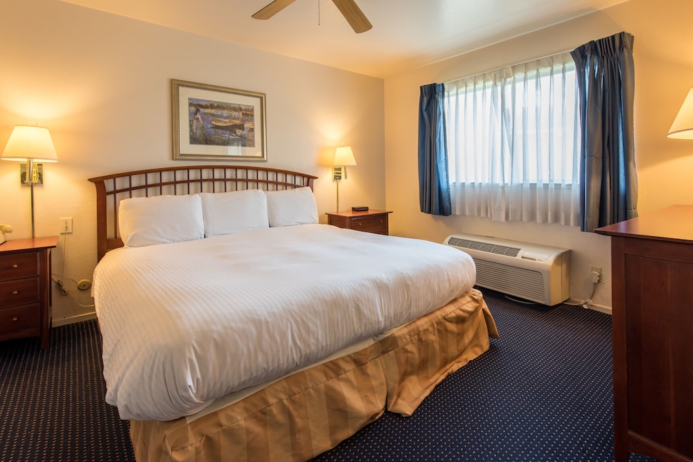 Coral Reef Inn & Suites