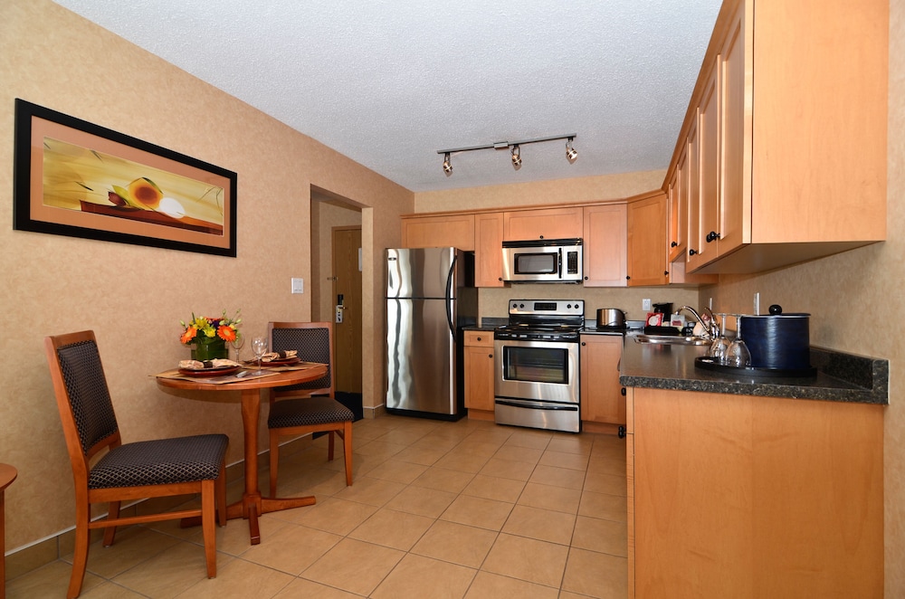 Best Western Plus Langley Inn