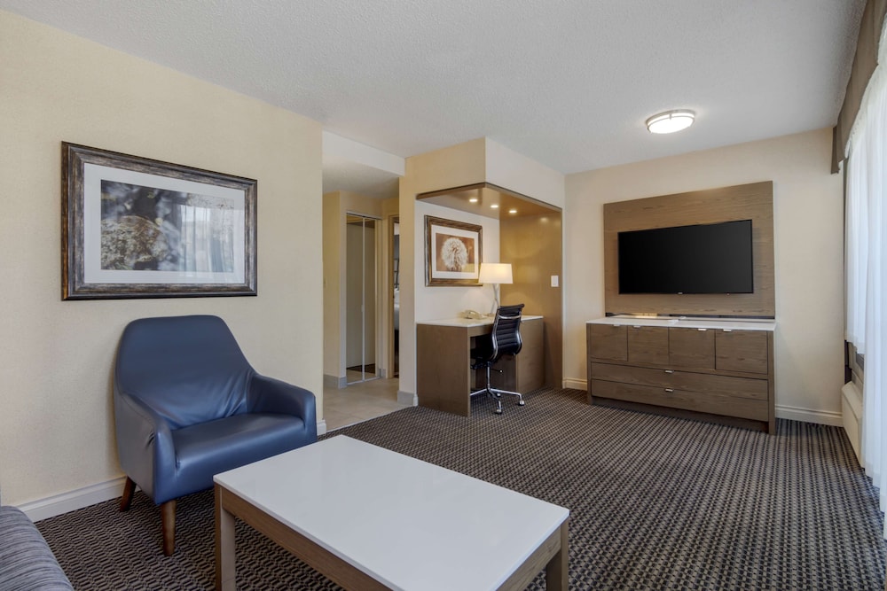 Best Western Premier Chateau Granville Hotel & Suites & Conf. Centre