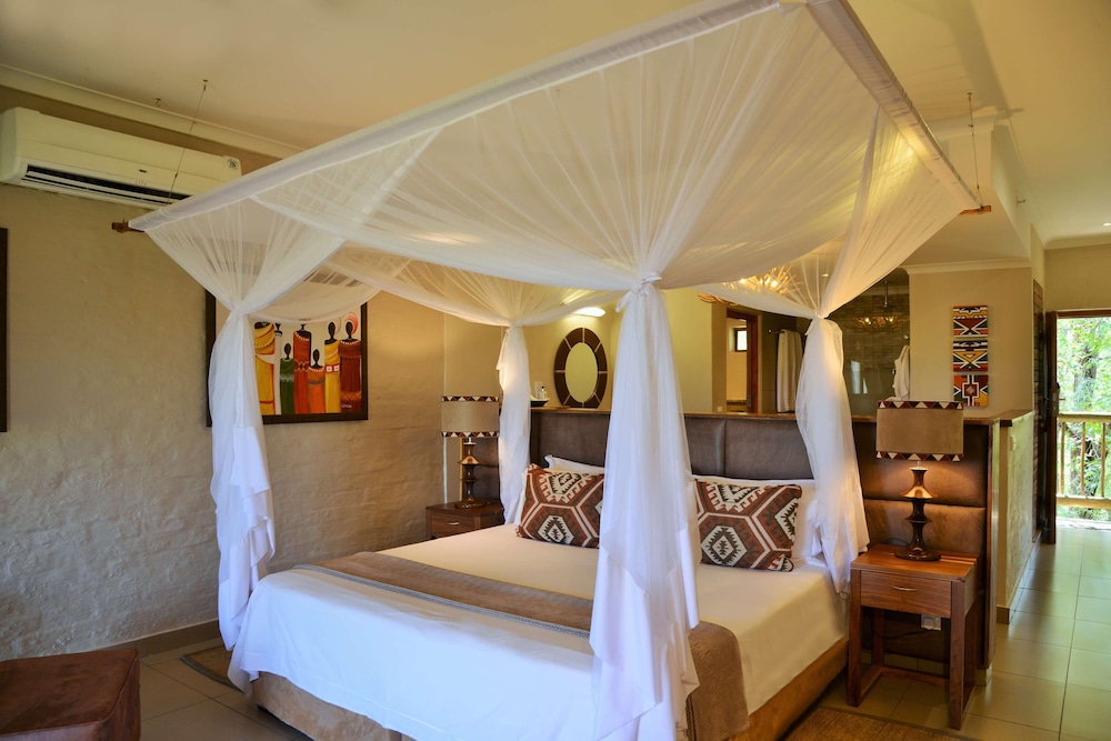 Victoria Falls Safari Club photo 5