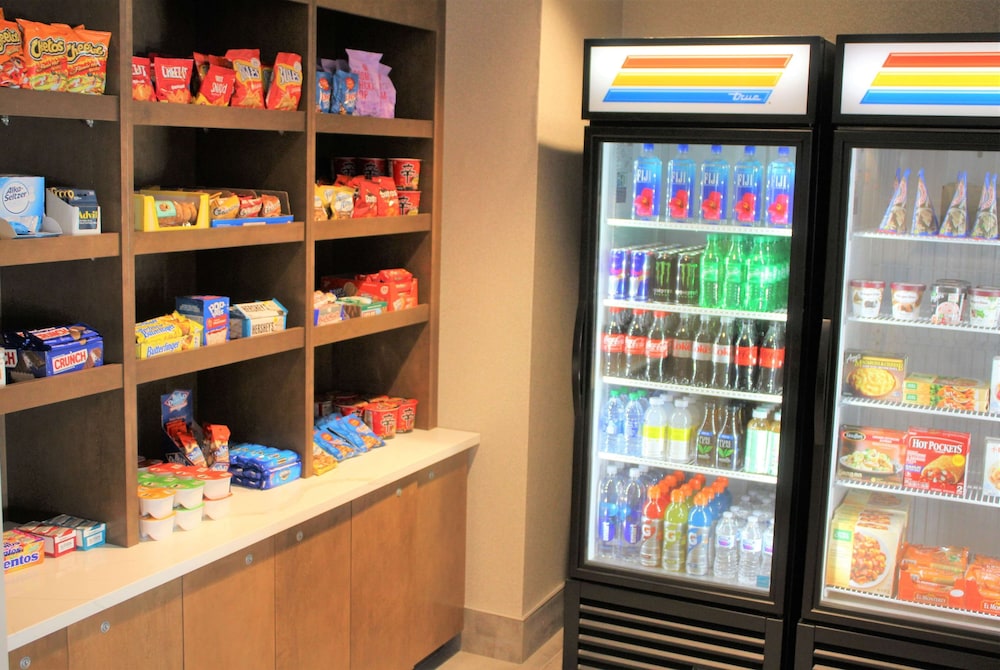 La Quinta Inn & Suites by Wyndham Indianapolis Downtown