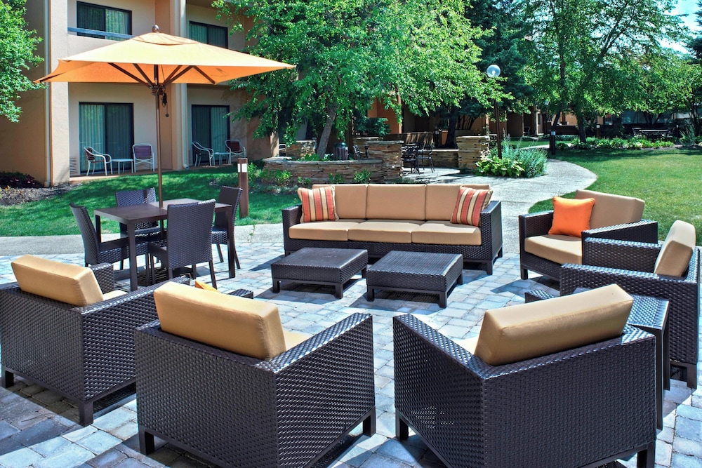 Courtyard by Marriott Chicago Lincolnshire photo 2