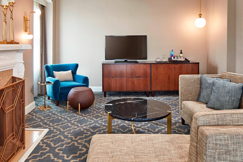 Hotel Adagio, Autograph Collection