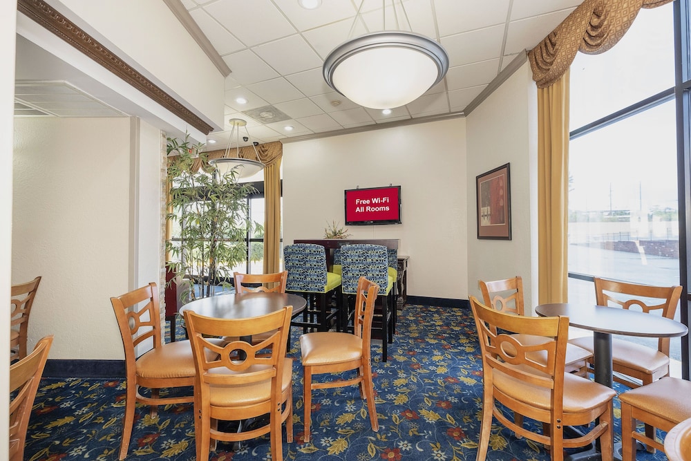 Red Roof Inn & Suites Macon
