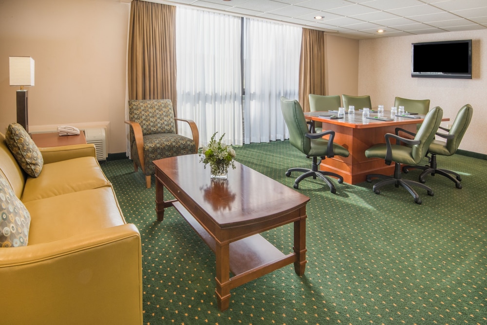 Holiday Inn Hotel & Suites Cincinnati - Eastgate by IHG