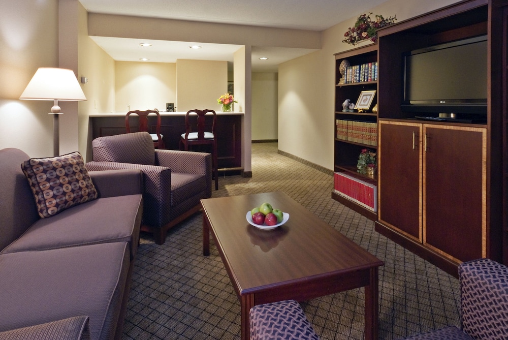 Holiday Inn Hotel & Suites Cincinnati - Eastgate by IHG