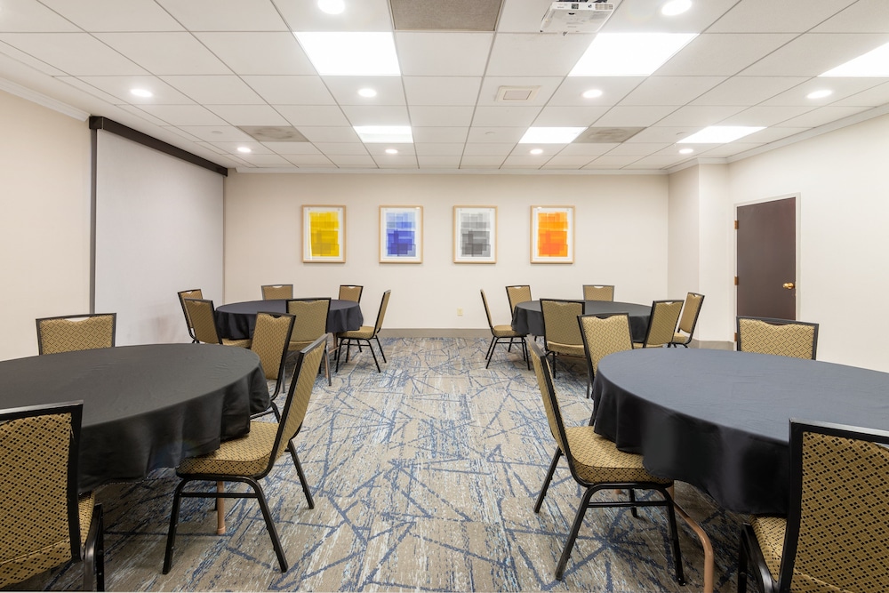 Holiday Inn Express Philadelphia NE - Bensalem by IHG