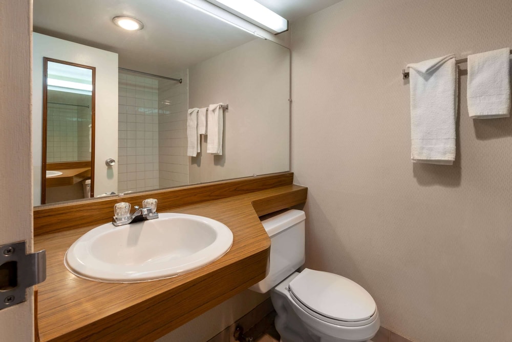 Travelodge by Wyndham Cleveland Airport