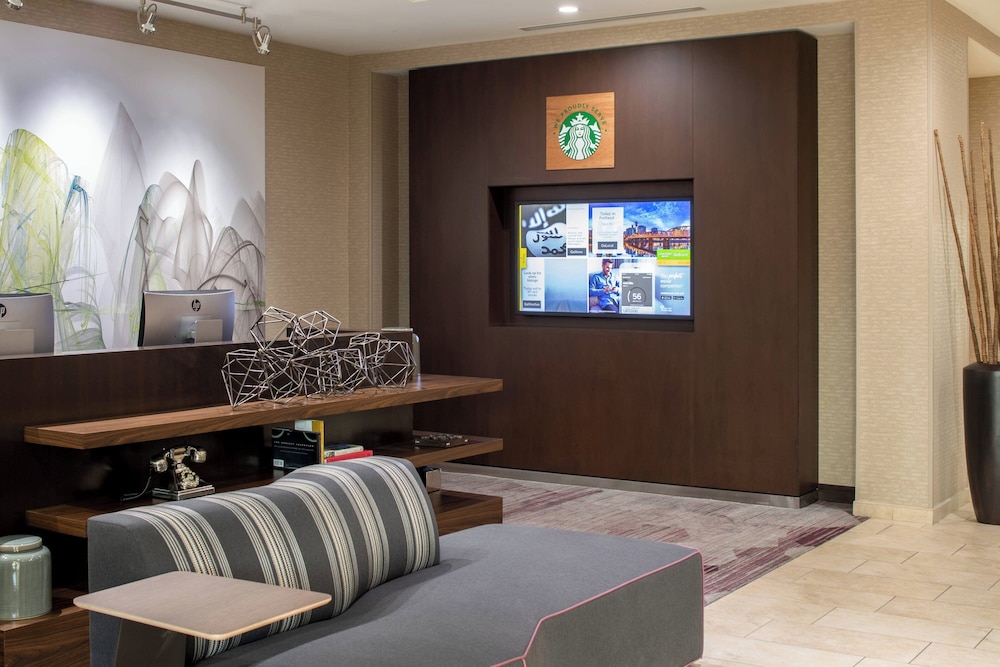 Courtyard by Marriott Portland Airport