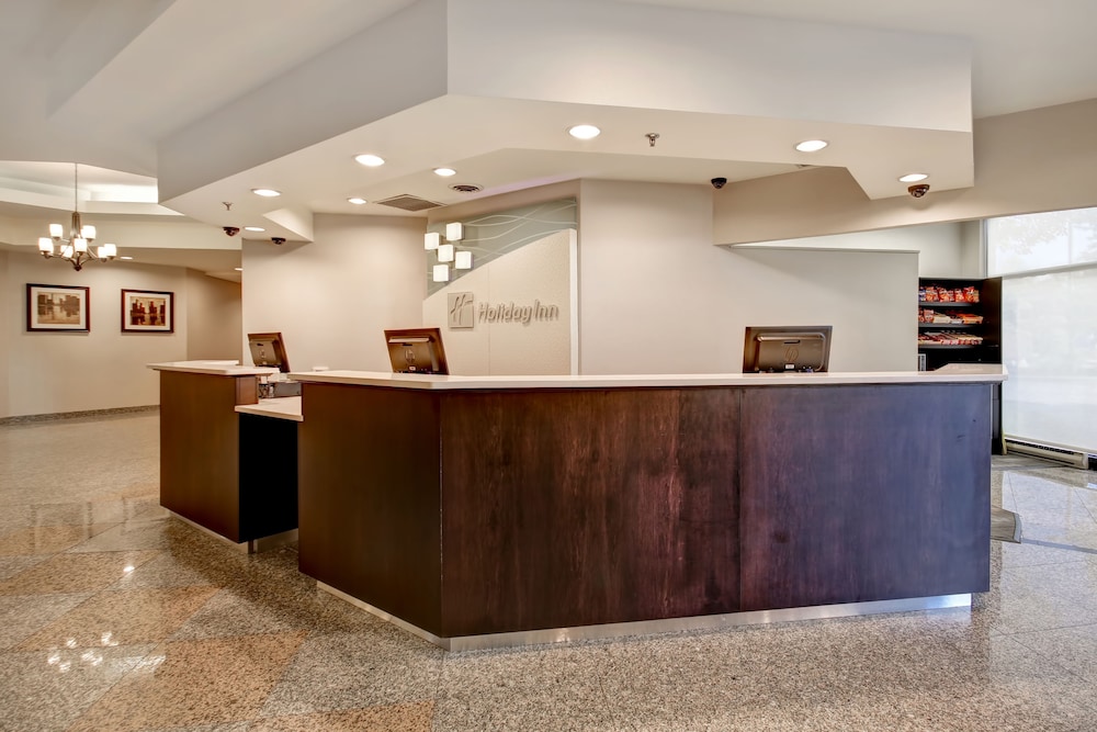 Holiday Inn & Suites Windsor Ambassador Bridge