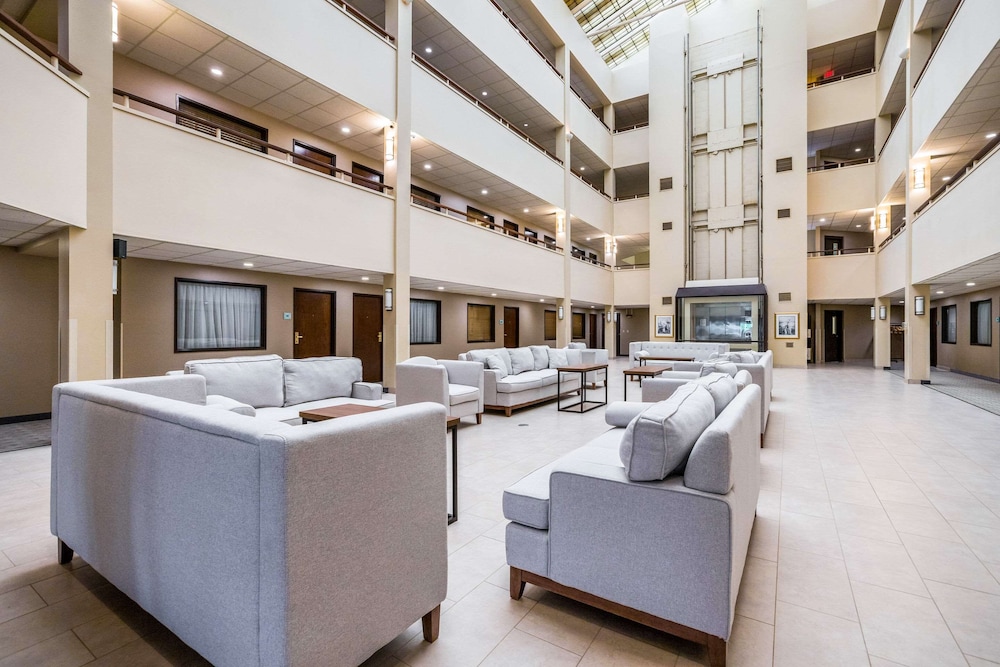 Quality Suites Lansing West