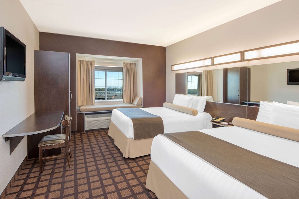 Microtel Inn & Suites by Wyndham Quincy Downtown/River Area