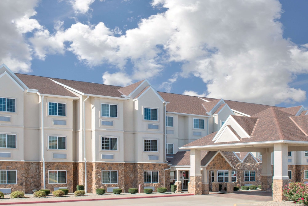 Microtel Inn & Suites by Wyndham Quincy Downtown/River Area